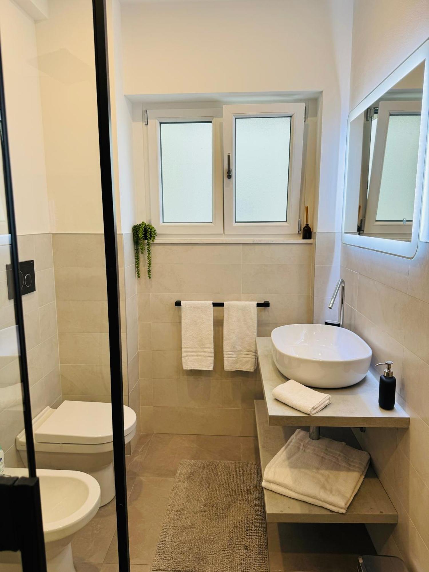 Maison Floran Appartamento In Centro A Trieste Bagian luar foto