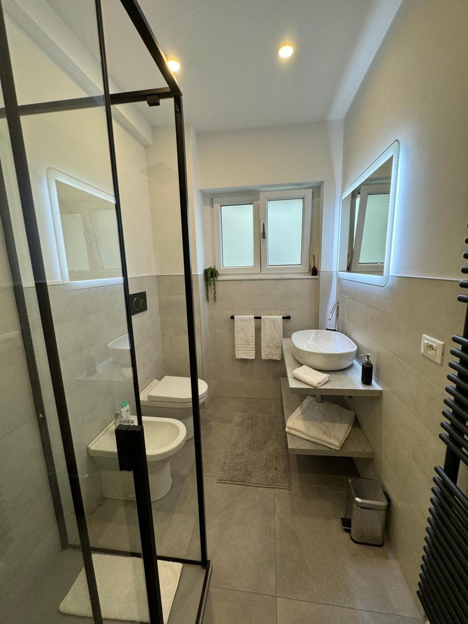 Maison Floran Appartamento In Centro A Trieste Bagian luar foto